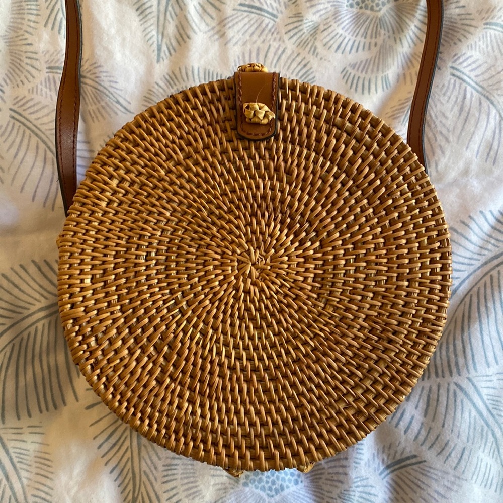 Circle weave bag